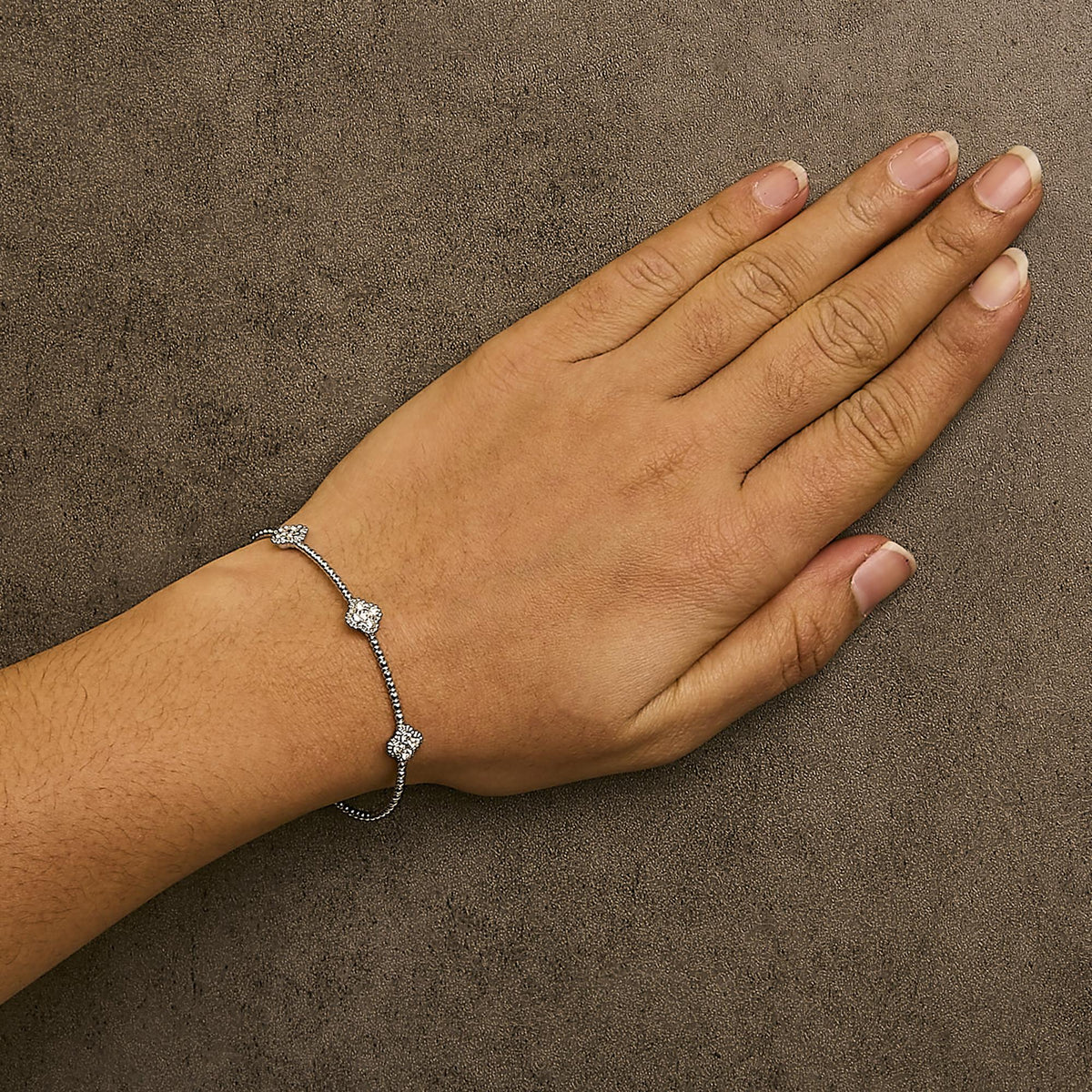 14K White Gold 1/2 Cttw Diamond Quatrefoil Clover Style Bangle Bracelet (G-H Color, SI1-SI2 Clarity) - 7.75 Inch
