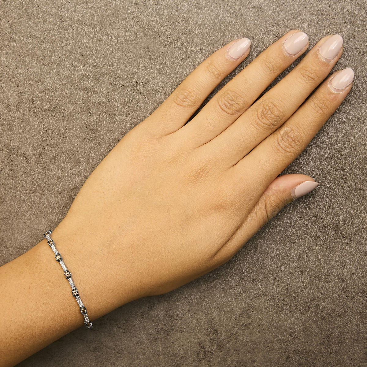 14k White Gold 2 1/4 Cttw Champagne Diamond Bar Link 7" Bracelet (Champagne Color, I1-I2 Clarity)