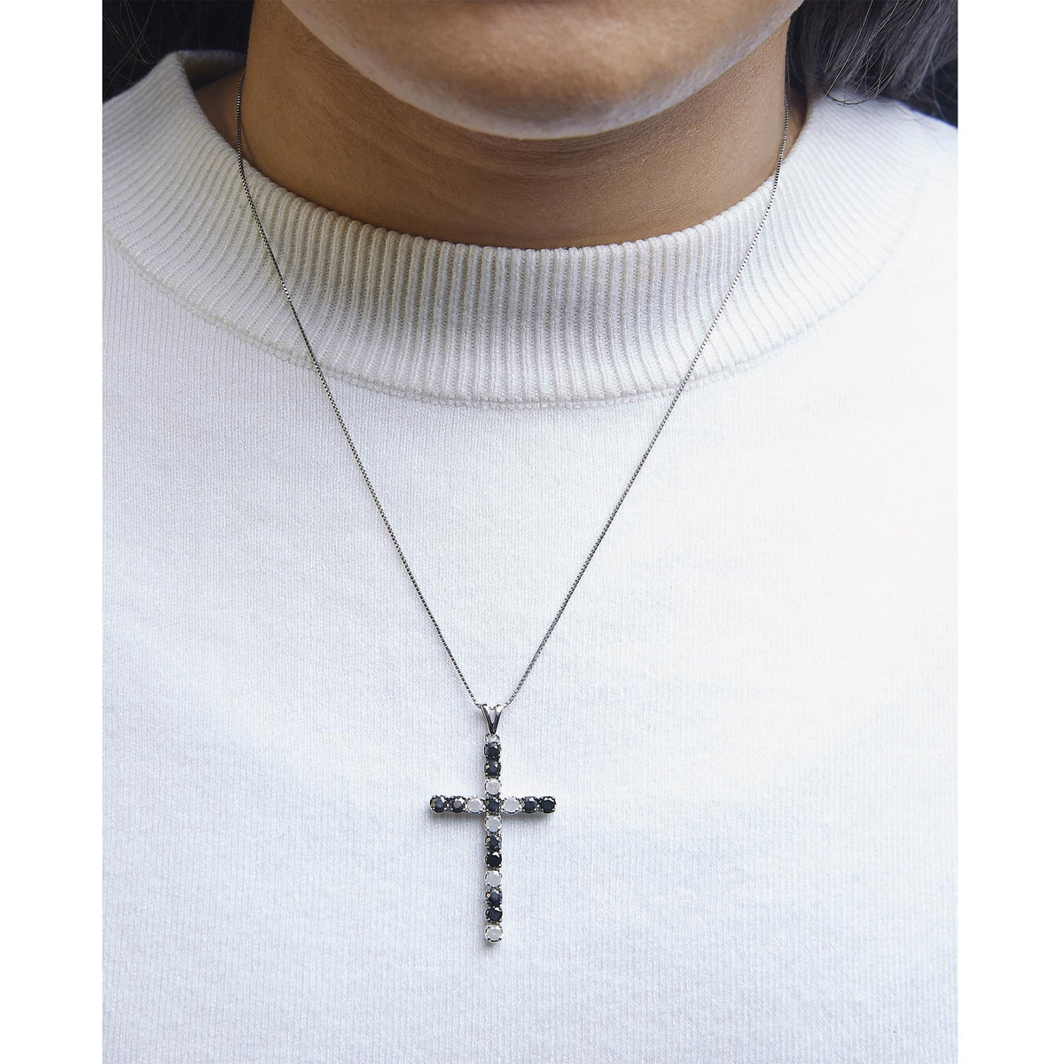 .925 Sterling Silver 1.0 Cttw Black and White Diamond Alternating Classic Cross 18" Pendant Necklace (Black/I-J Color, I3 Clarity)"